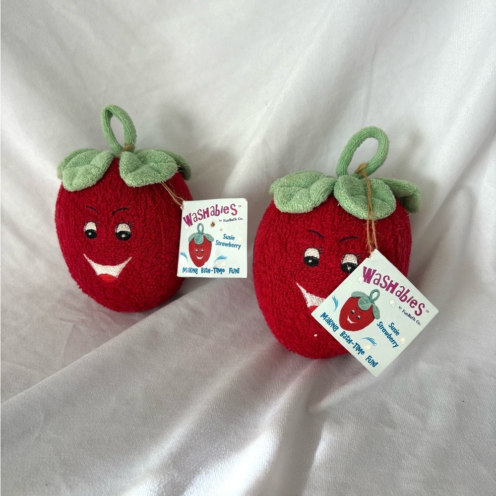 Vintage Y2K strawberry shower bath puff scrub plushy new with tags deadstock
